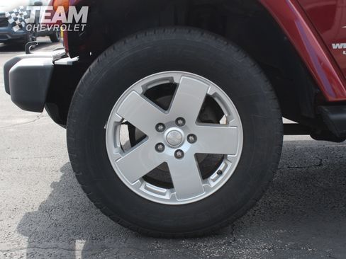 Used 2012 Jeep Wrangler Unlimited Sahara w/ Dual Top Group image 30