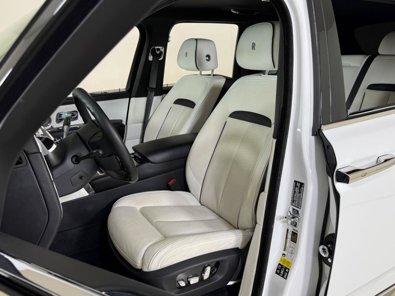 Used 2022 Rolls-Royce Cullinan w/ Cullinan Package AWD/4WD image 13