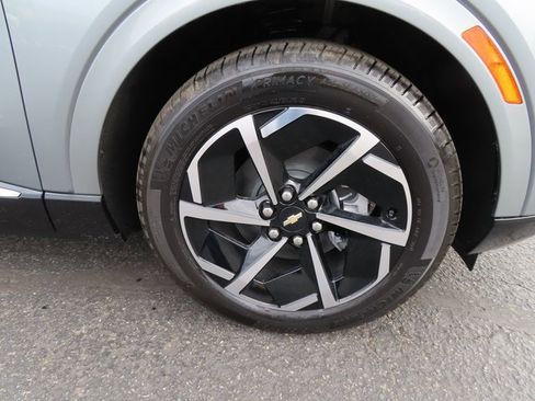 Certified 2025 Chevrolet Equinox EV LT w/ Convenience Package image 9