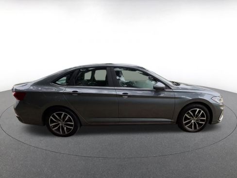 Used 2025 Volkswagen Jetta SE image 18