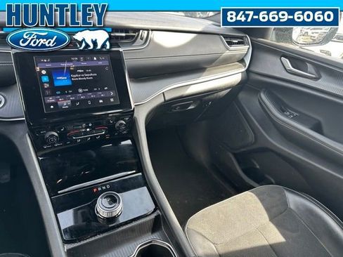 Used 2024 Jeep Grand Cherokee L Laredo image 17