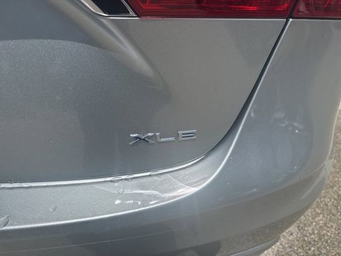 Used 2018 Toyota Avalon XLE Premium FWD image 9