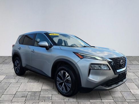 Used 2023 Nissan Rogue SV image 1