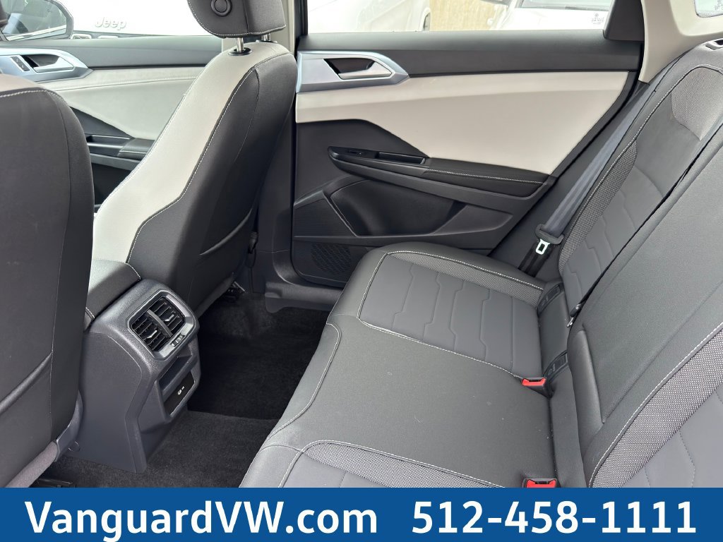 Used 2025 Volkswagen Taos SE FWD image 30