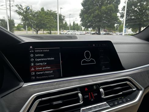 Used 2021 BMW X5 sDrive40i w/ Premium Package RWD image 19
