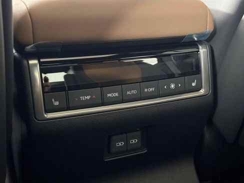Used 2025 Lexus GX 550 w/ Accessory Package (2T) AWD/4WD image 35