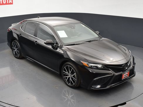 Used 2023 Toyota Camry SE image 21