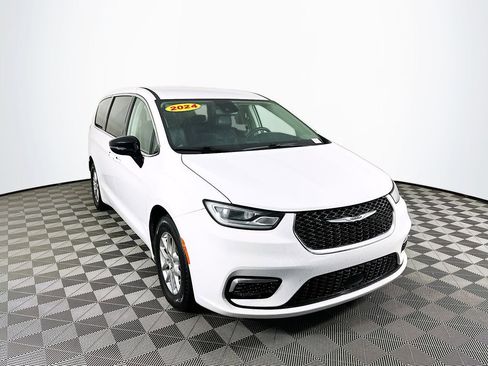 Certified 2024 Chrysler Pacifica Touring-L image 2