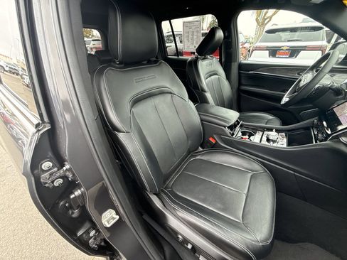 Used 2023 Jeep Grand Cherokee Overland image 28