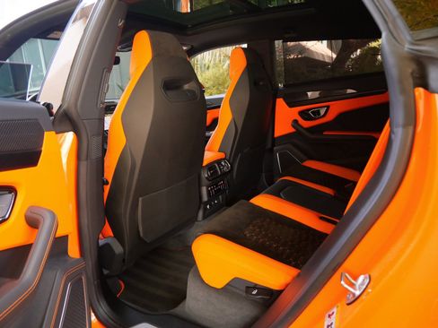 Used 2022 Lamborghini Urus image 19