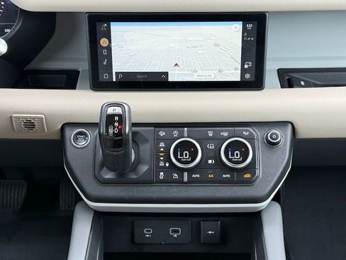 Used 2020 Land Rover Defender 110 First Edition image 17