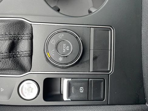 Used 2018 Volkswagen Atlas SE AWD/4WD image 30