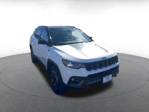 Used 2025 Jeep Compass Trailhawk image 2