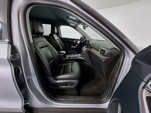 Used 2023 Ford Explorer XLT w/ Equipment Group 202A AWD/4WD image 28