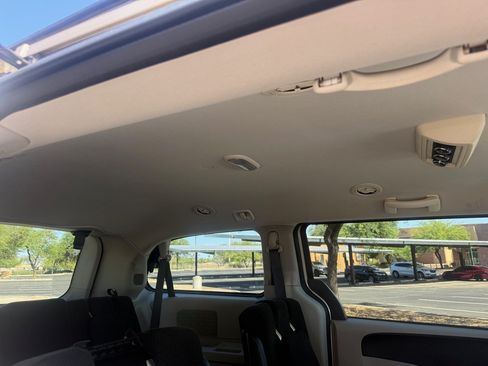 Used 2016 Dodge Grand Caravan SE w/ Quick Order Package 29E SE FWD image 9