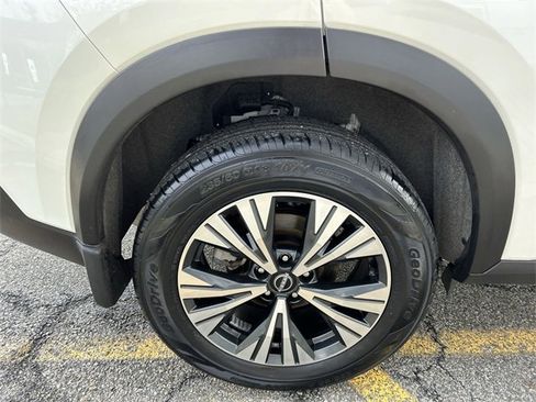 Used 2023 Nissan Rogue SV image 12