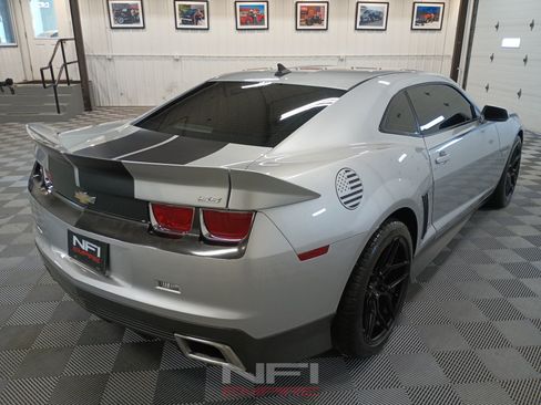 Used 2010 Chevrolet Camaro SS w/ LPO, Ground Effects Package RWD image 8