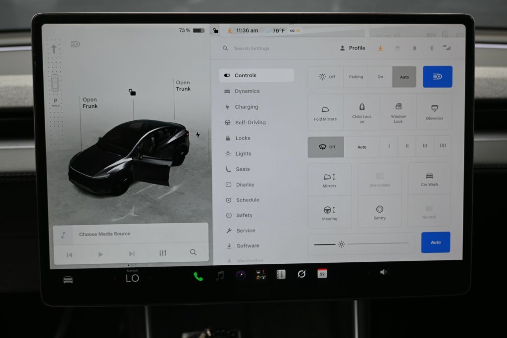 Used 2026 Tesla Model Y Long Range RWD image 21