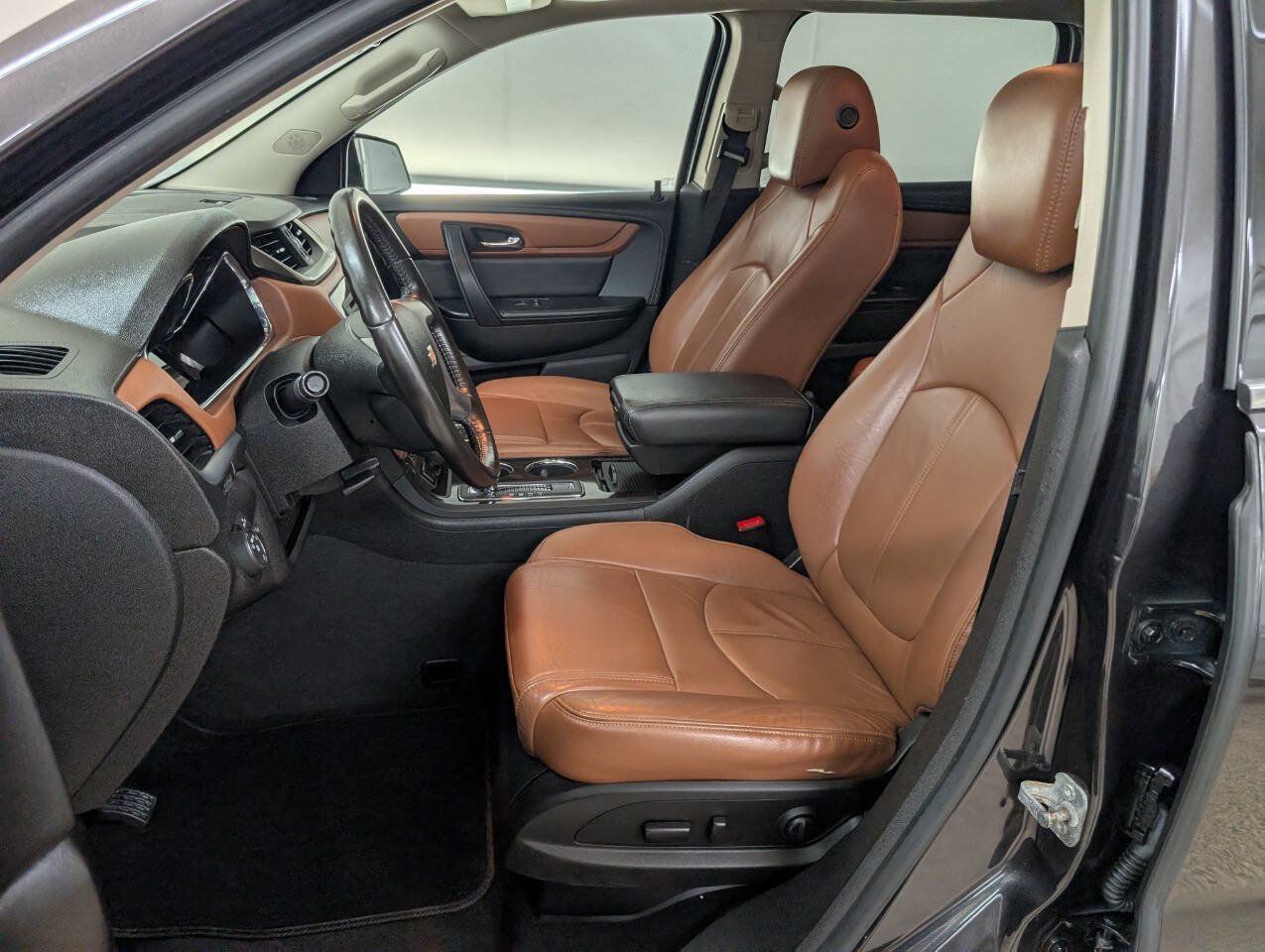 Used 2017 Chevrolet Traverse LT AWD/4WD image 7
