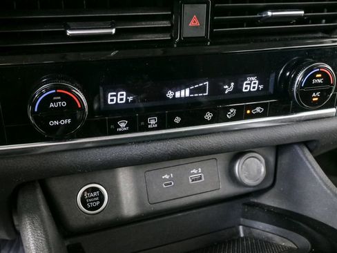 Used 2022 Nissan Rogue SV image 15