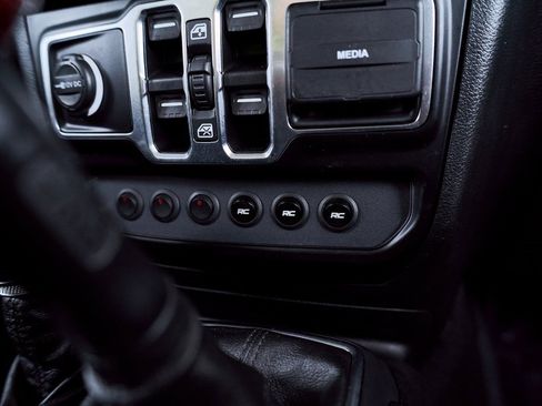 Used 2021 Jeep Gladiator Sport image 46