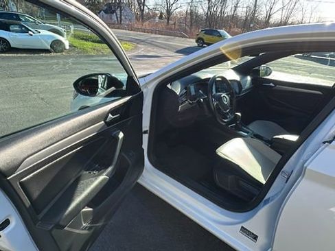 Used 2019 Volkswagen Jetta R-Line FWD image 29