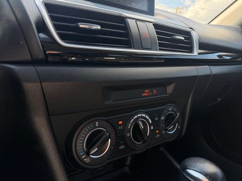 Used 2016 MAZDA MAZDA3 i Touring FWD image 34