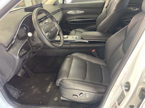 Used 2025 Genesis GV70 2.5T image 13