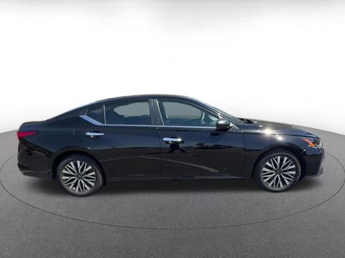 Used 2025 Nissan Altima 2.5 SV FWD image 16