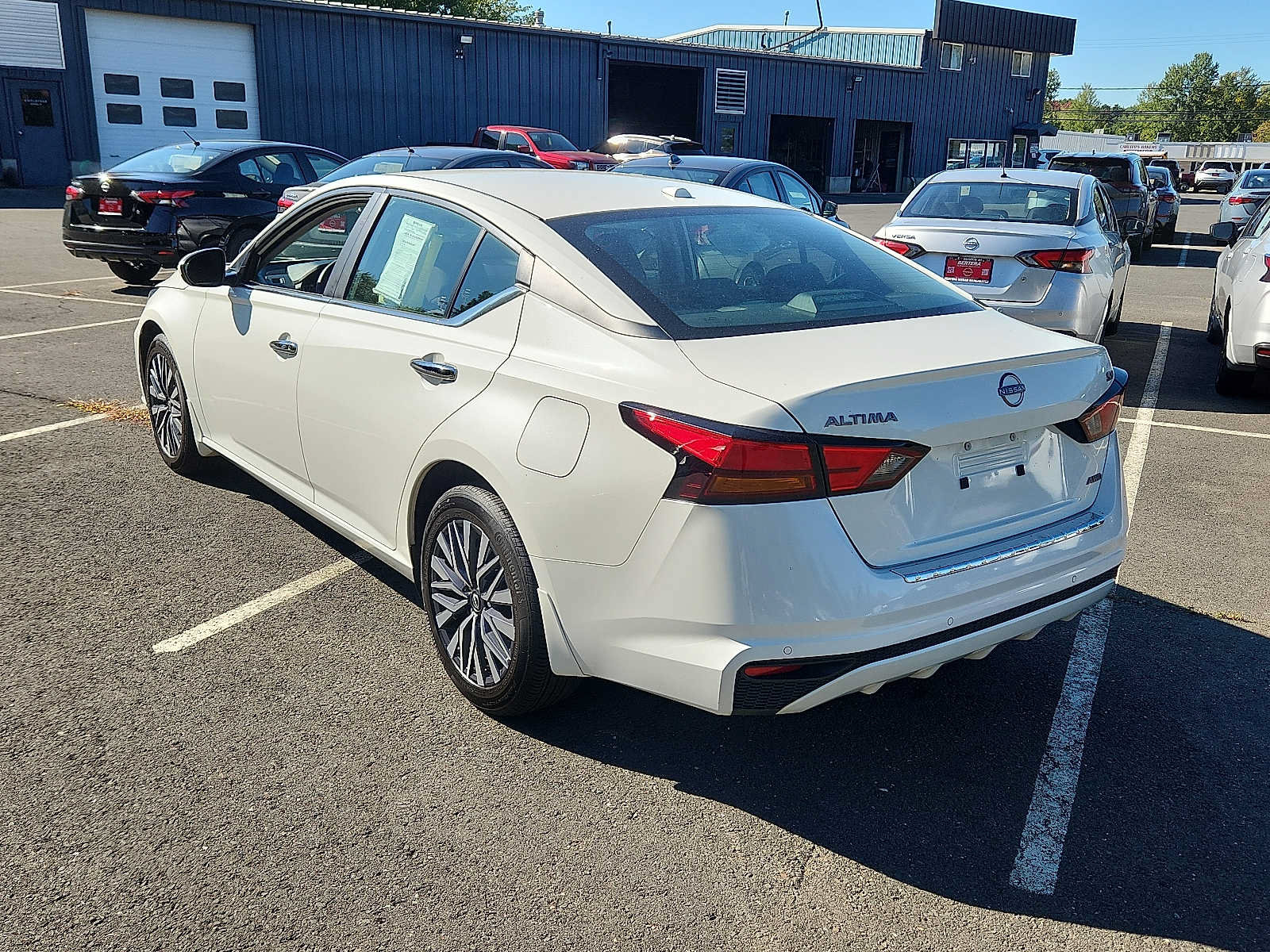 Used 2023 Nissan Altima 2.5 SV AWD/4WD image 6