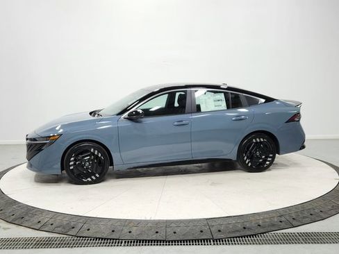 New 2026 Nissan Sentra SR w/ Floor Mat Package image 4