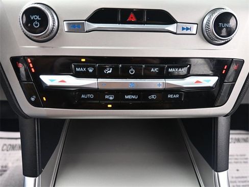 Used 2022 Ford Explorer XLT w/ Equipment Group 202A image 16