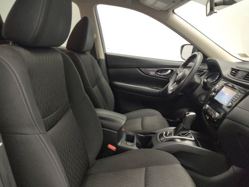 Used 2017 Nissan Rogue SV w/ SV Premium Package image 21