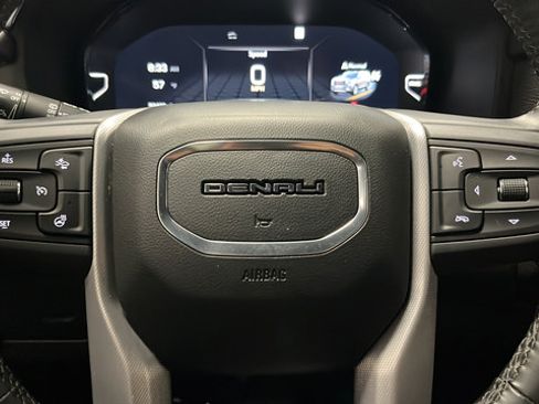 Used 2023 GMC Yukon Denali AWD/4WD image 16