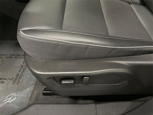 Used 2023 Buick Envision Essence image 22