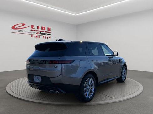 Used 2023 Land Rover Range Rover Sport SE image 6