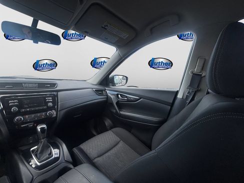 Used 2017 Nissan Rogue AWD image 12