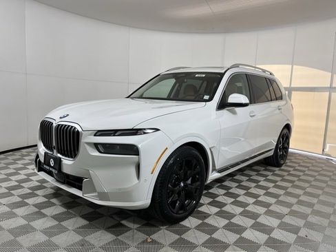 Used 2025 BMW X7 xDrive40i image 3