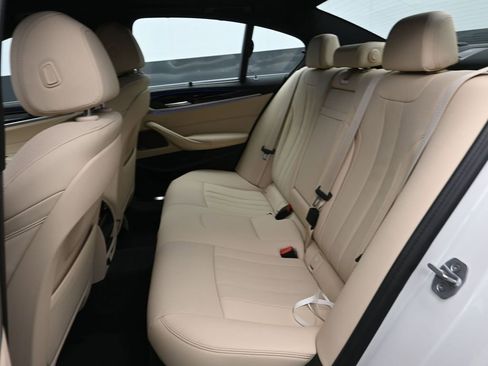 Used 2022 BMW 530i xDrive w/ Executive Package image 8