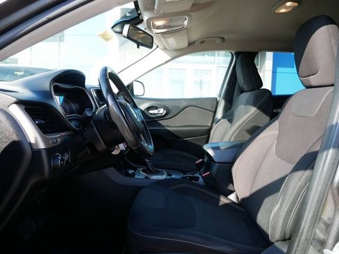 Used 2016 Jeep Cherokee Latitude image 7