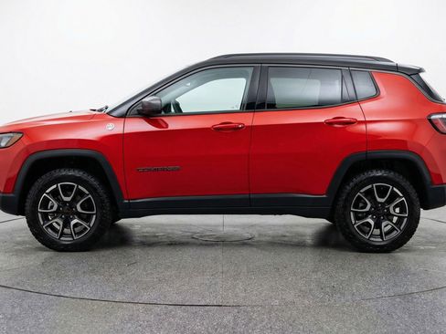 Used 2025 Jeep Compass Trailhawk AWD/4WD image 5