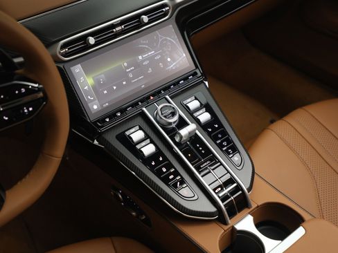 New 2026 Aston Martin V8 Vantage Roadster RWD image 33