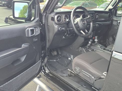 Used 2022 Jeep Wrangler Sport AWD/4WD image 10