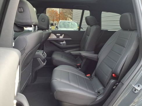 Used 2026 Mercedes-Benz GLS 450 4MATIC image 10