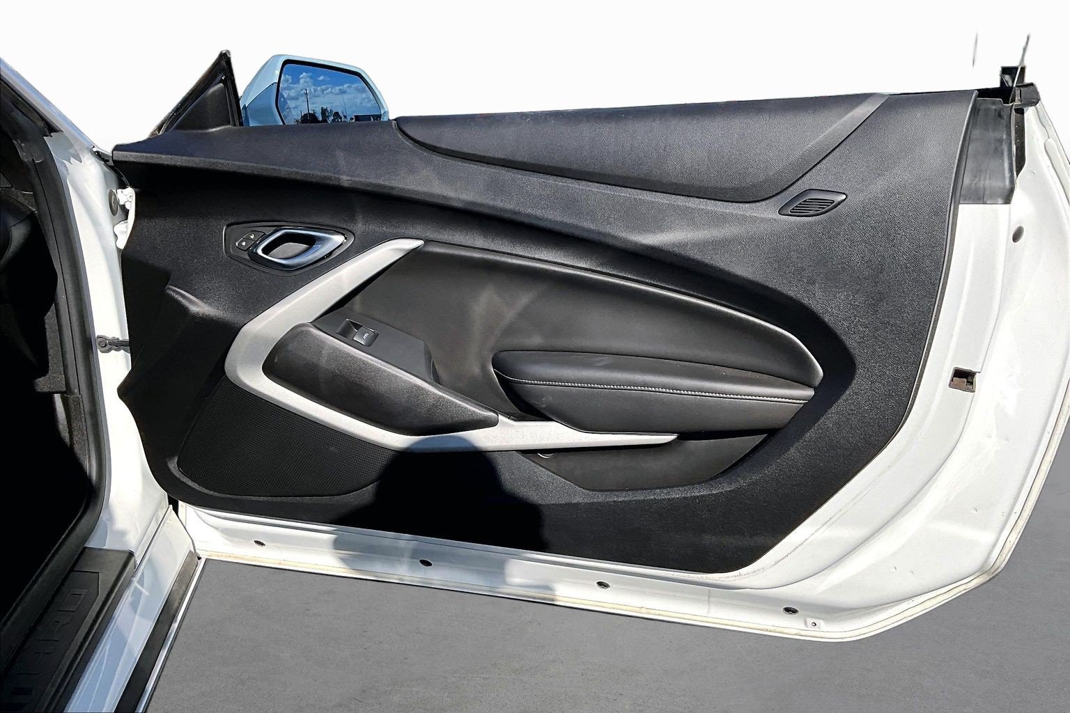 Used 2021 Chevrolet Camaro LT RWD image 17