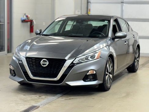 Used 2019 Nissan Altima 2.5 SV image 3
