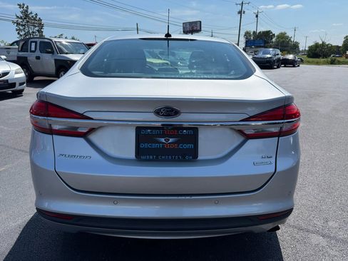 Used 2017 Ford Fusion SE w/ Fusion SE Technology Package image 4