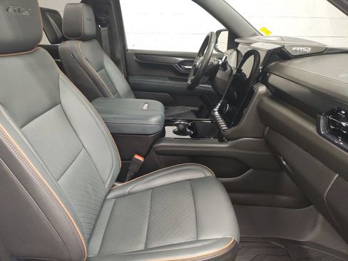 Used 2025 GMC Yukon AT4 w/ AT4 Premium Plus Package AWD/4WD image 7