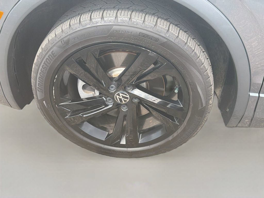 Used 2023 Volkswagen Tiguan SE R-Line FWD image 34
