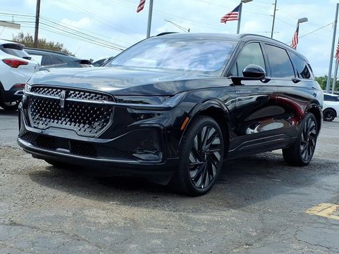Used 2025 Lincoln Nautilus Reserve w/ Jet Appearance Package AWD/4WD image 3